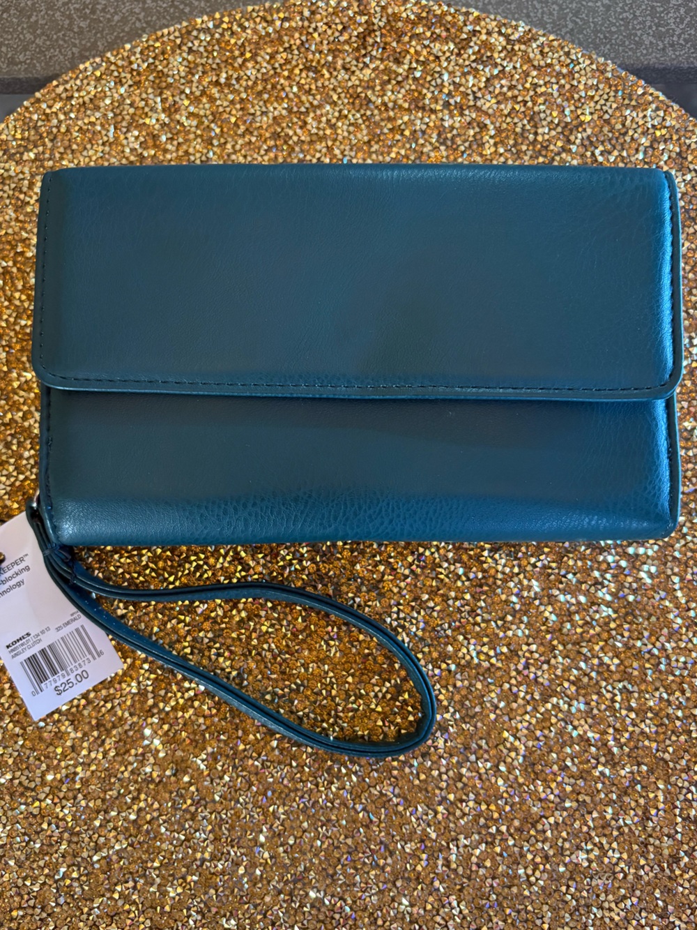 Emerald NWT Ainsley Wristlet Clutch, Snap and Zipper closure. Lots of card slots